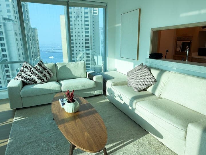 Elegant 1-Bedroom at Sparkle Tower, Dubai Marina