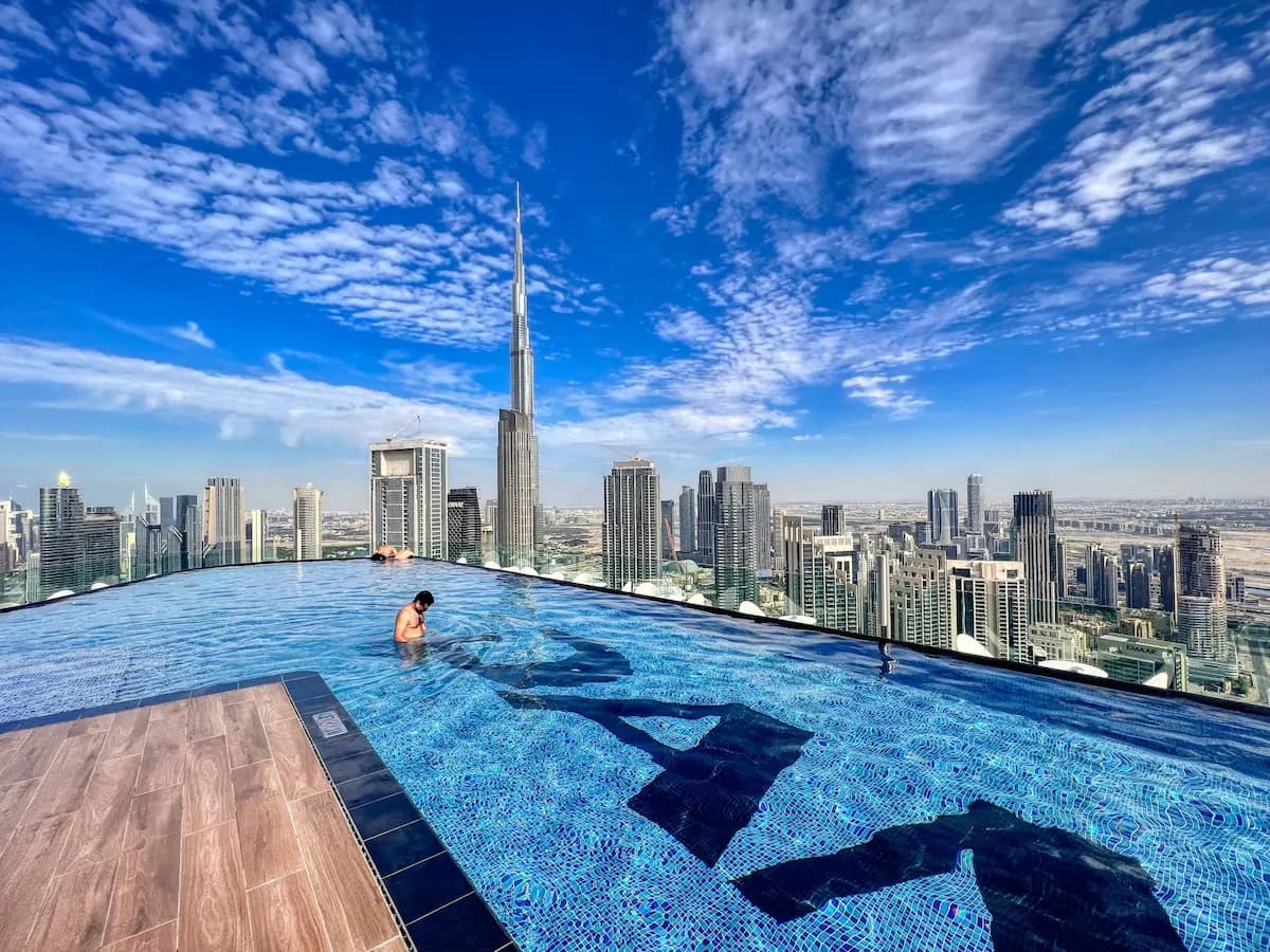 Luxury 1BR · Infinity Pool | Burj Khalifa Views