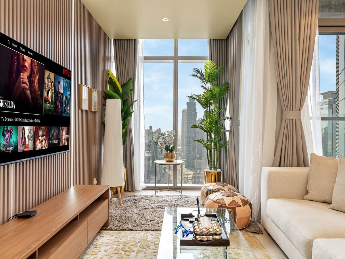Luxury 1BR · Infinity Pool | Burj Khalifa Views 3