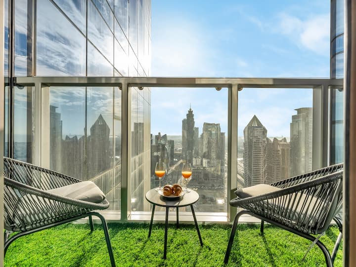 Burj Khalifa View | Bright and Cozy | Central Location 5