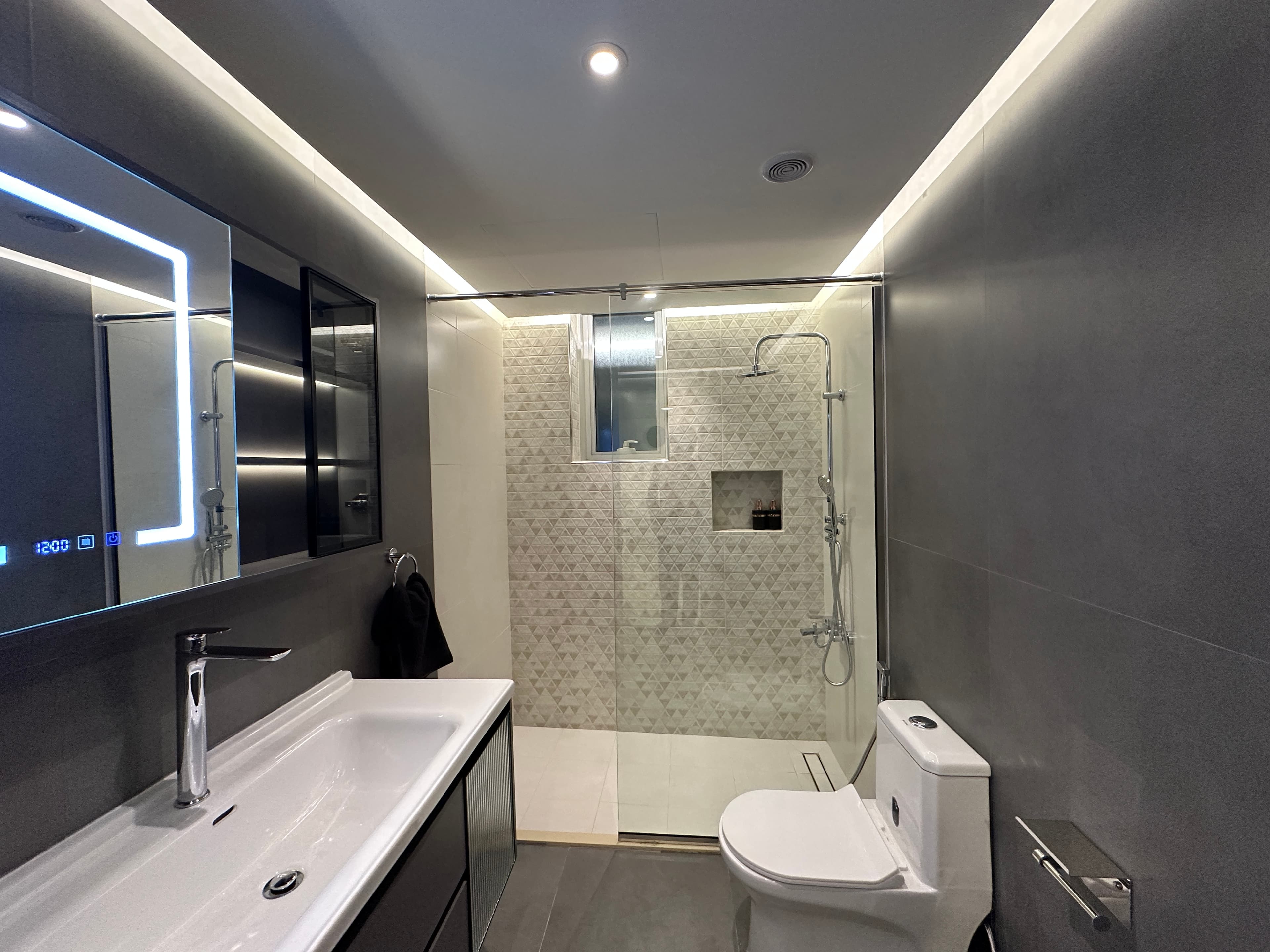StayliaDXB | Canal Views Near Metro & Burj Khalifa 3